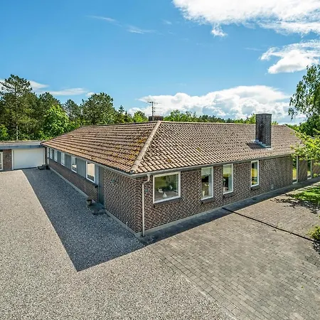 Holiday home Awesome In With Outdoor Swimming Pool