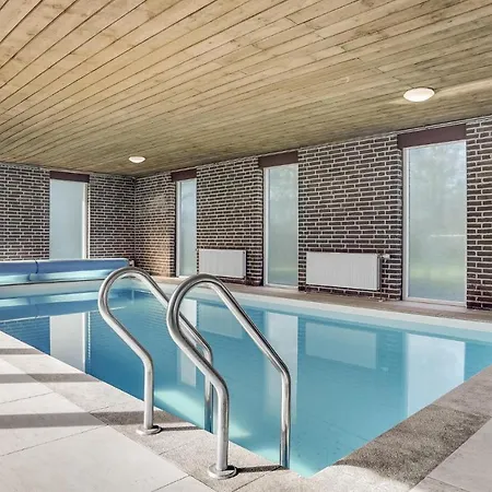 Holiday home Awesome In With Outdoor Swimming Pool